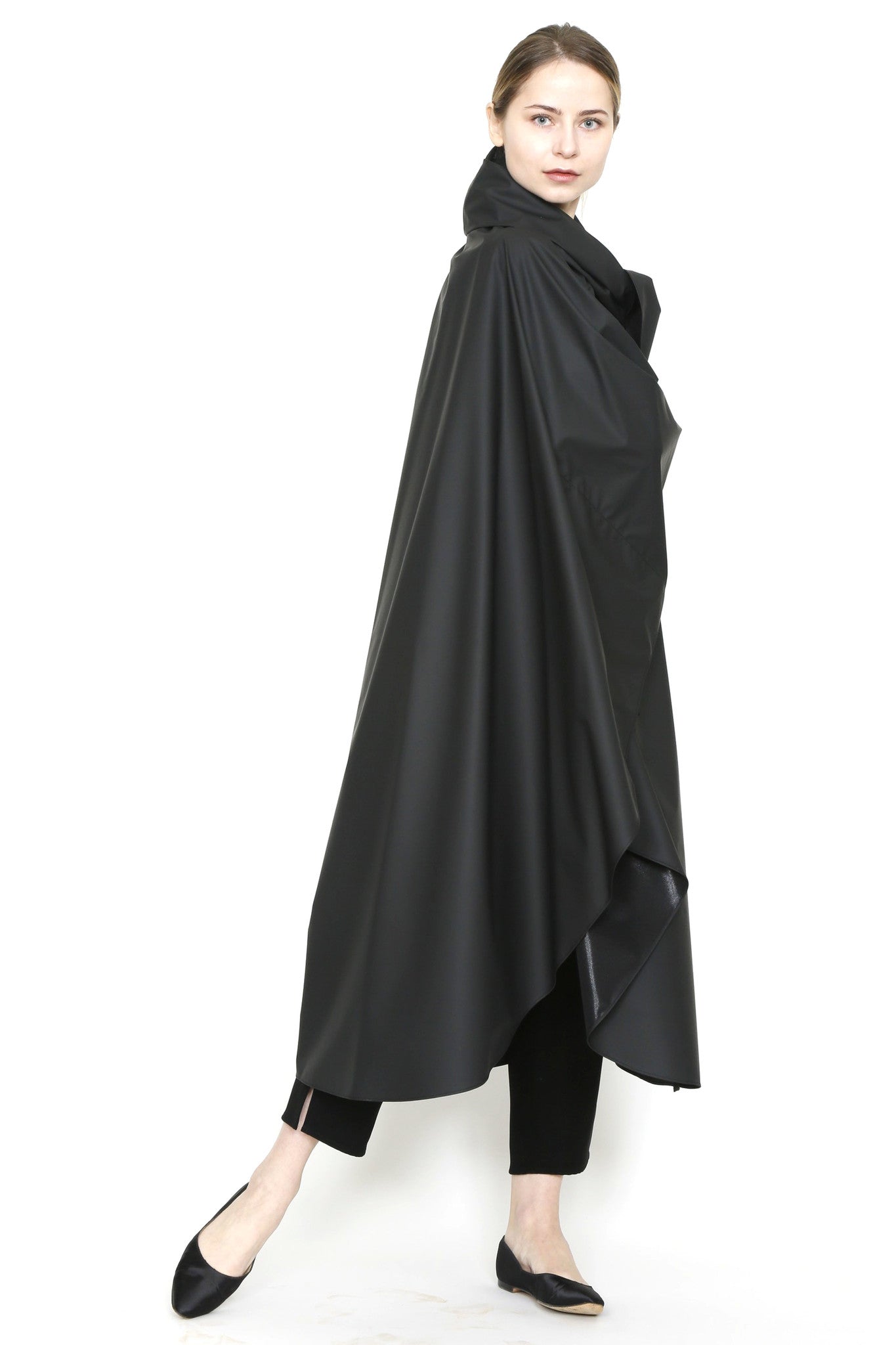 Zero Waste Sustainable One-Size-Fits-All Rain Cape in Water-Repellent Fabric-4