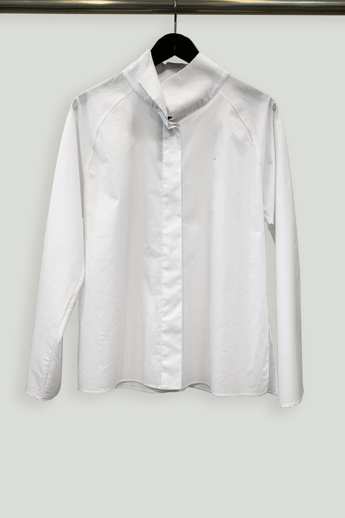 The Zoom Blouse in Paper Cotton with Raglan Sleeves and a High Collar - 8