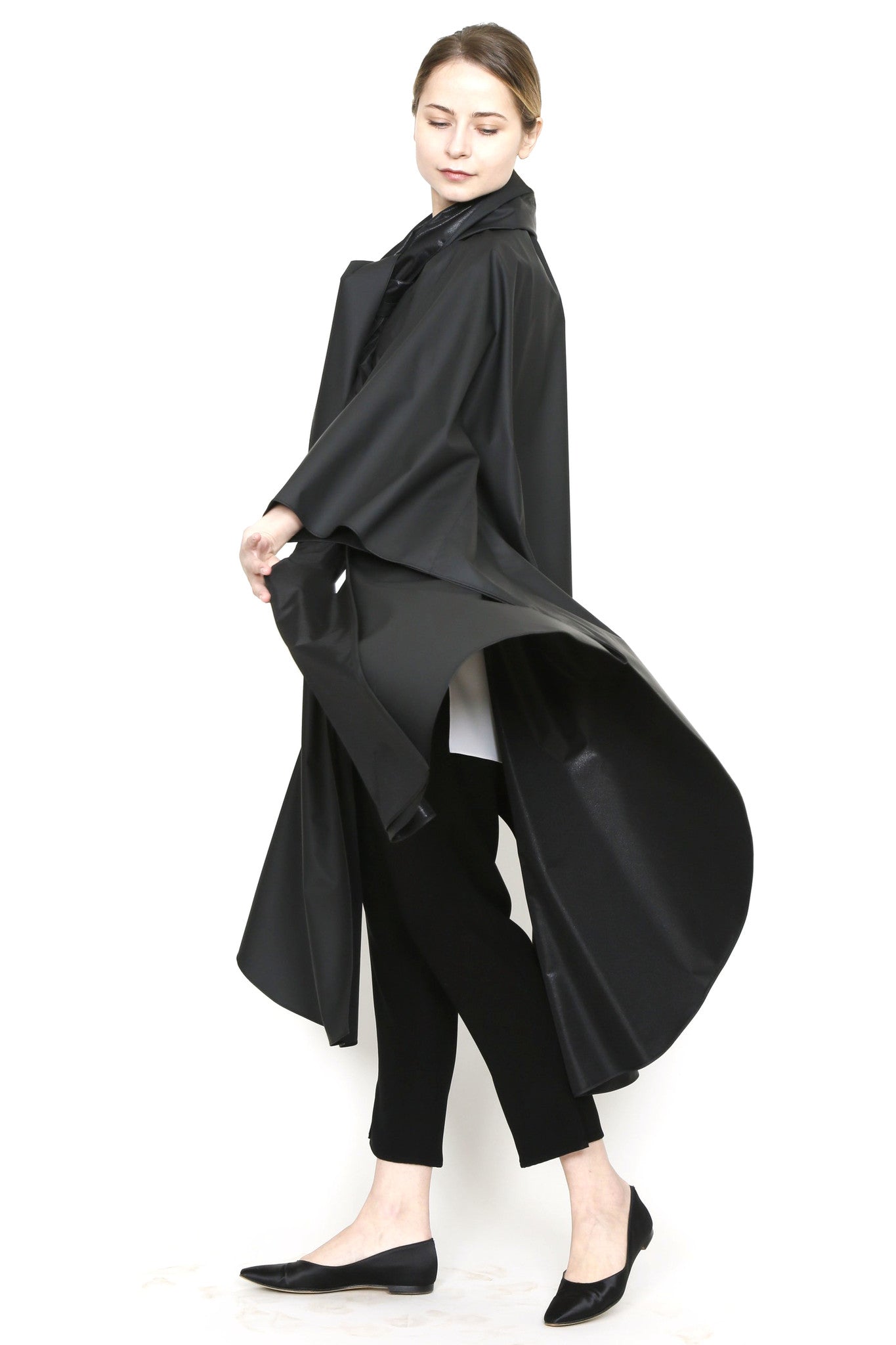 Zero Waste Sustainable One-Size-Fits-All Rain Cape in Water-Repellent Fabric-5
