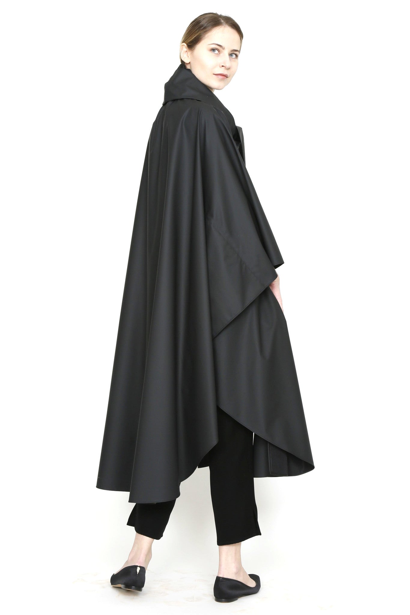 Zero Waste Sustainable One-Size-Fits-All Rain Cape in Water-Repellent Fabric-6