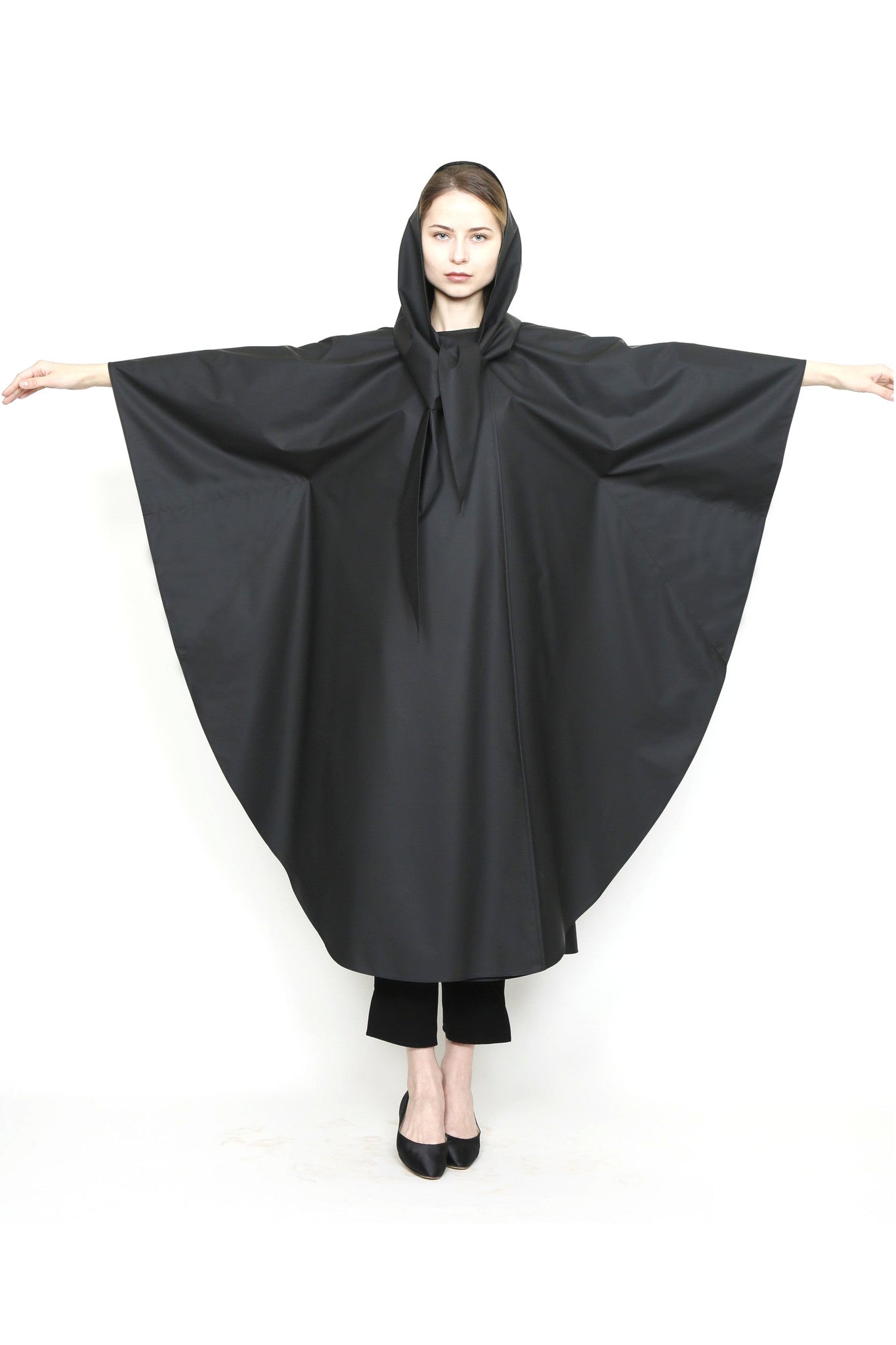 Zero Waste Sustainable One-Size-Fits-All Rain Cape in Water-Repellent Fabric-1